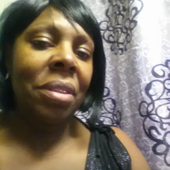 Meet your Posher, Elizabeth - Picture 1 of 12